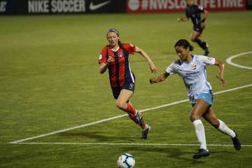 不松懈，阿森纳2-0领先时阿尔特塔仍和拉亚激烈交流位置（配图示意）